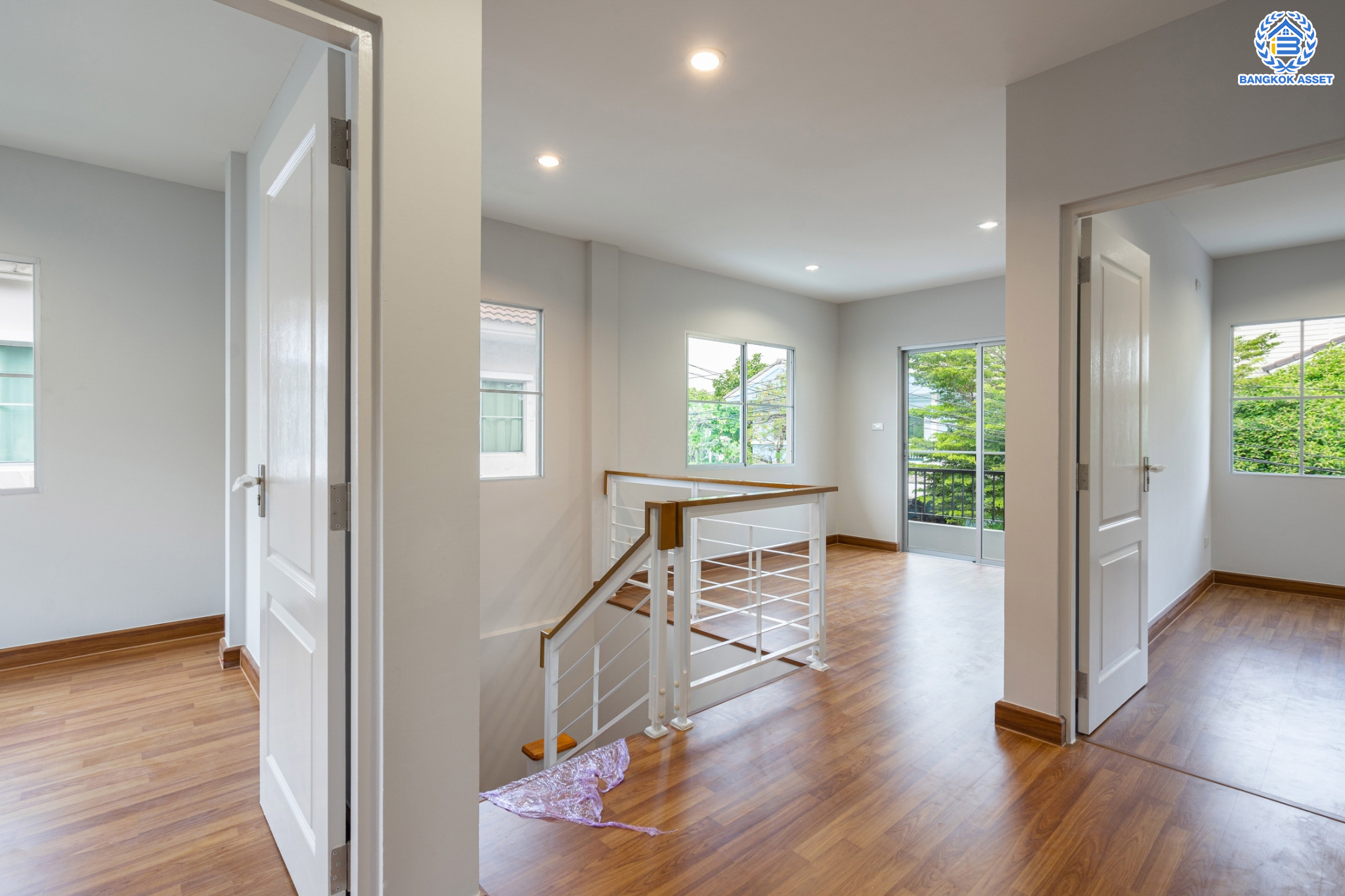 บ้านมือสองตกแต่งใหม่ คุณภาพแบรนด์ LH ม.ชัยพฤกษ์ ราชพฤกษ์-แจ้งวัฒนะ หลังใหญ่ เนื้อที่ 59.9 ตร.ว. ฟังก์ชัน 3 ห้องนอน 3 ห้องน้ำ 2 ที่จอดรถ ภายในตกแต่งหรูหรา บนทำเลศักยภาพติดถนนราชพฤกษ์ เชื่อมสู่แจ้งวัฒนะได้อย่างรวดเร็ว และเพียง 10 นาทีถึงรถไฟฟ้า "สถานีบางรักใหญ่"